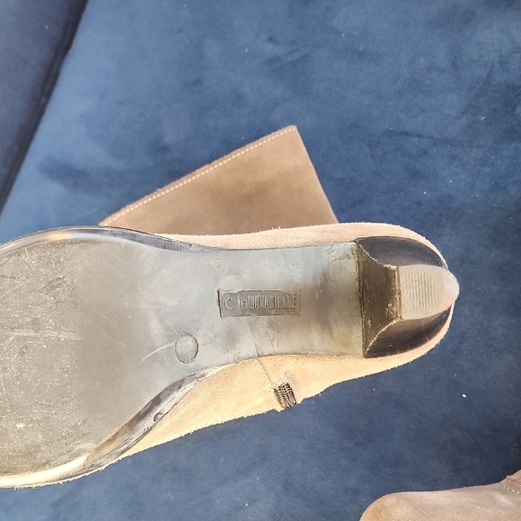 La CANADIENNE Tan Beige Natural Gray Brown Suede Heeled Boots - Picture 9 of 13